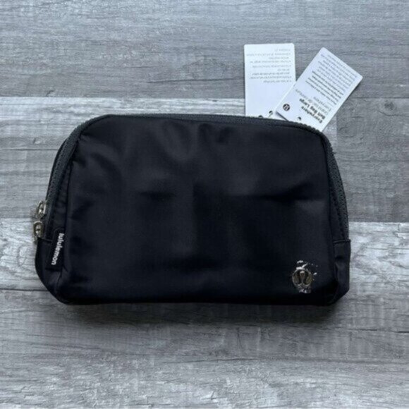 Lululemon Everywhere Belt Bag Black New With Tags Large 1L - Picture 1 of 5